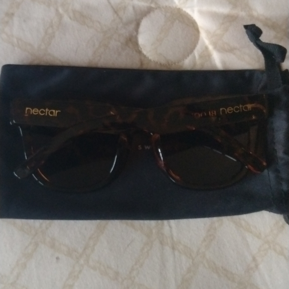 NWOT Nectar 'Bloom' Sunnies - Picture 7 of 9
